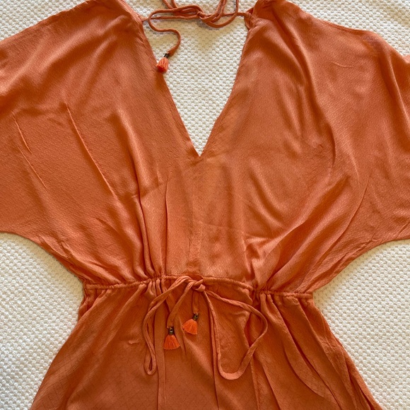 LOVESTITCH
Slit-Sleeve Drawstring - Picture 7 of 12